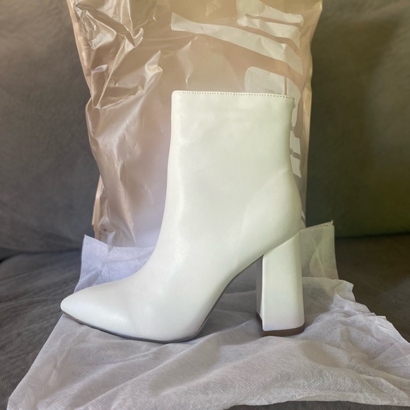 SHEIN white boots - Picture 2 of 5